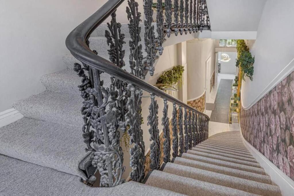 Stylish Hyde Park Home By Tube Stations With Elevator Лондон Екстериор снимка